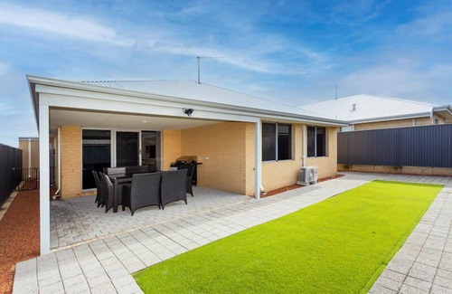Wellard House | This 4 bedroom, 2 bathroom home is located in the picturesque family-friendly Sunrise Estate. Pet