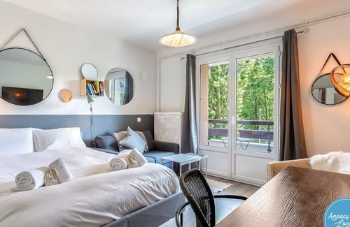 Novel Apartment | This apartment is a 0 bedroom(s), 1 bathrooms, located in ANNECY, Haute-Savoie.