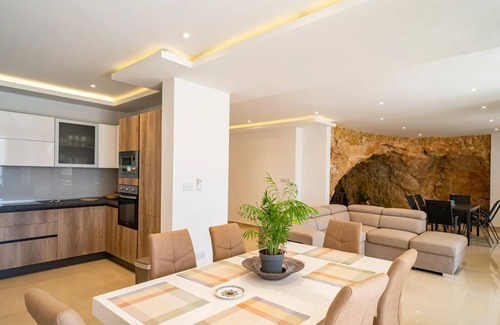 Ghajnsielem Apartment | This apartment is a 3 bedroom(s), 4 bathrooms, located in Xaghra, Gozo.