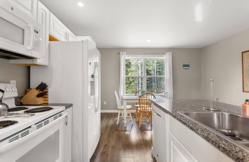 Bernard Apartment | This apartment is a 3 bedroom(s), 2 bathrooms, located in Bernard, ME.