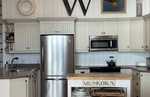 Muskoka Lakes Cottage | This Breathtaking Lake Muskoka beauty has it all!
