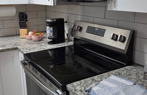 Port Richey House | This centrally located unit offers full kitchen and washer-dryer machine.