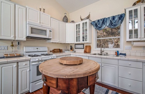Harbor Springs Condo | This condominium is a 2 bedroom(s), 2 bathrooms, located in Harbor Springs, MI.