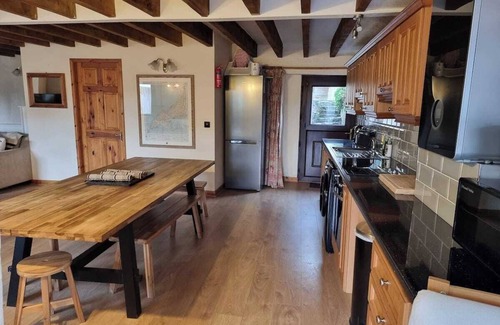 Edern Cottage | This cottage is located less than 1 mile from Morfa Nefyn beach, the Ty Coch pub