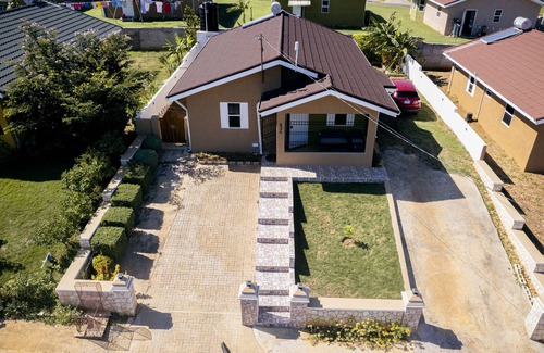 Falmouth House | This cozy home is ten minutes from the turquois waters of the Caribbean sea.