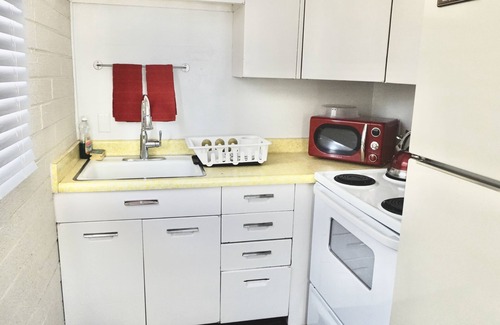 Lower Avenues Apartment | This fourplex is a 1 bedroom(s), 1 bathrooms, located in Salt Lake City, UT.