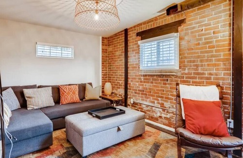 Speer House | This guest house is a 1 bedroom(s), 1 bathrooms, located in Denver, CO.