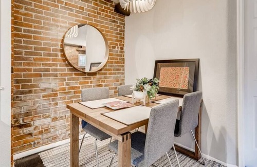 Speer House | This guest house is a 1 bedroom(s), 1 bathrooms, located in Denver, CO.