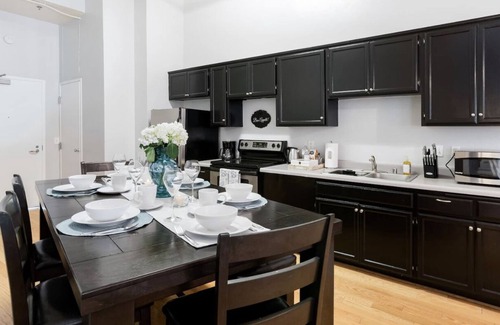 Gaslamp Quarter Hotel | This hotel is a 2 bedroom(s), 1 bathrooms, located in San Diego, CA.