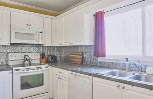 High Point House | This house is a 3 bedroom(s), 2.5 bathrooms, located in High Point, NC.