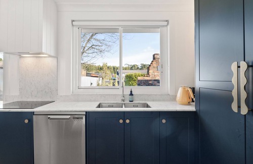 Robertson House | This house is a 3 bedroom(s), 1.5 bathrooms, located in Robertson, NSW.