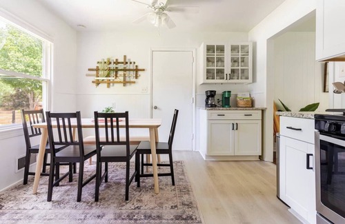 Shawnee House | This house is a 3 bedroom(s), 1 bathrooms, located in Shawnee, KS.