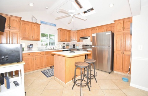 Narragansett House | This house is a 3 bedroom(s), 1.5 bathrooms, located in Narragansett, RI.