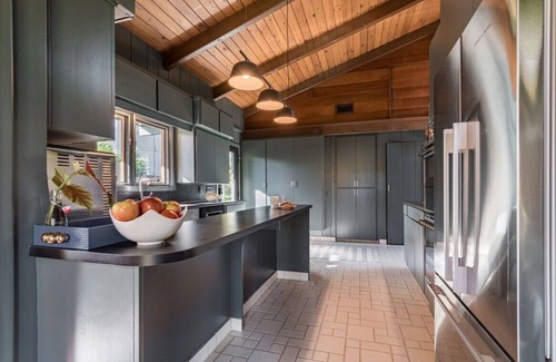 Amazon House | This house is a 5 bedroom(s), 3 bathrooms, located in Eugene, OR.