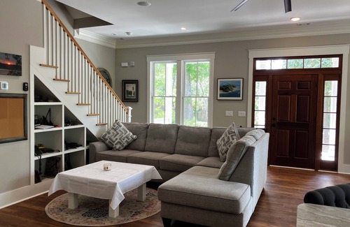 Port Royal House | This lovely home is just half mile from the gates of Paris Island