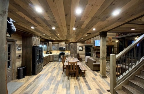 Gatlinburg - Pigeon Forge Resort | This luxury lodge is breathtaking from the moment you arrive.