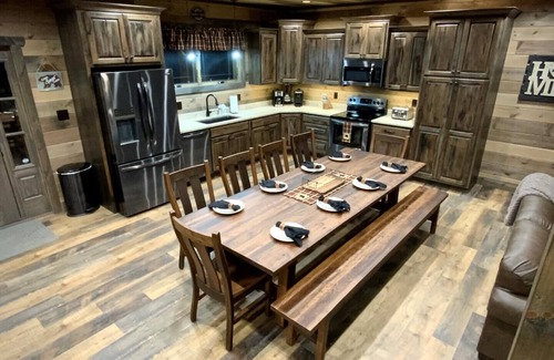Gatlinburg - Pigeon Forge Resort | This luxury lodge is breathtaking from the moment you arrive.