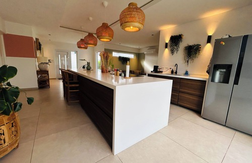 Alto Vista Villa | This Modern & Charming Villa Is Truly One of a Kind.n9 minute drive to beaches.