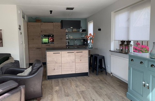 Breskens House | This spacious detached bungalow, type Schelde, for 8 persons with a spacious garden, on the water, has been completely renovated.