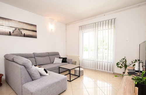 Velim House | This spacious vacation house consists of the first floor and the second floor, which are connected b
