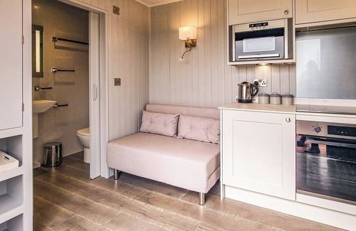 Babcary Cottage | This stunning and unique pod is the ultimate stay for your next getaway.