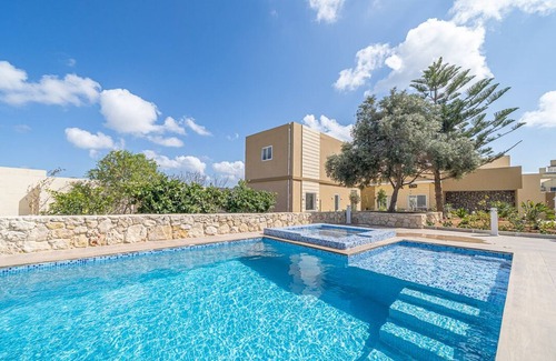 Ghajnsielem Villa | This villa is a 6 bedroom(s), 6 bathrooms, located in Ghajnsielem, Gozo.