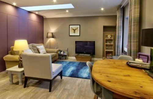 Golspie Apartment | Thistle Apartment - sleeps 4 guests in 2 bedrooms