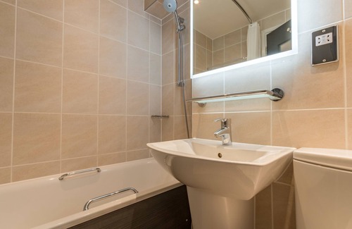 Luton Hotel | Thistle Express London Luton