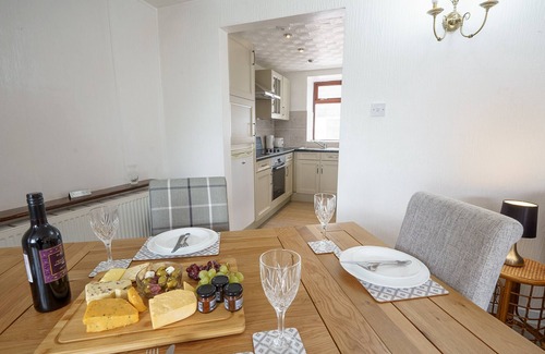 Thornhill Cottage | Thomas Carlyle Cottage sleeps 4 in 2 bedrooms with own hot tub