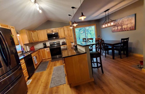 Danbury Cabin | Three Bear Hideaway - Spacious 2 bed + Loft cabin in relaxing, convenient spot!