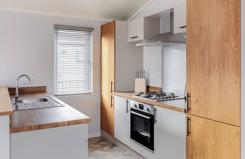 Harlow Ski Chalet | Three Bedrom Luxury Lodge with Hot Tub