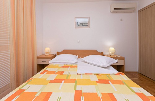 Donja luka Apartment | Three bedroom apartment with balcony Makarska (A-18160-b)