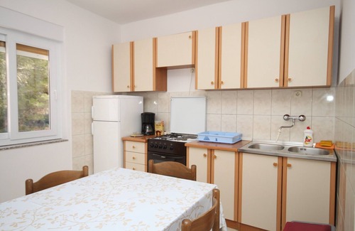 Kukljica Apartment | Three bedroom apartment with terrace and sea view Kukljica, Ugljan (A-8318-a)