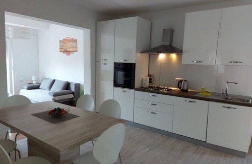 Necujam Apartment | Three bedroom apartment with balcony and sea view Nečujam, Šolta (A-13884-b)