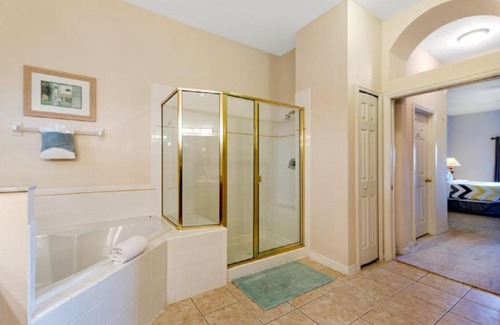 Davenport Apartment | Three-Bedroom Apartment Davenport