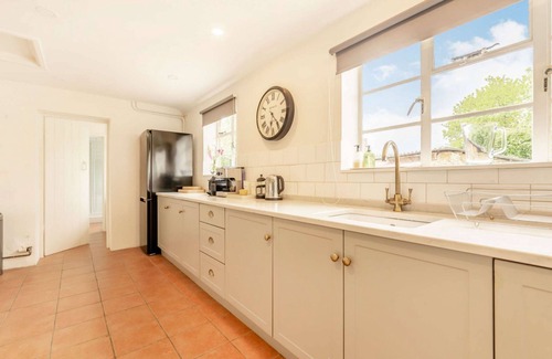 Aston Magna Cottage | Three bedroom pet friendly holiday home in the Cotswolds - Norman Chapel