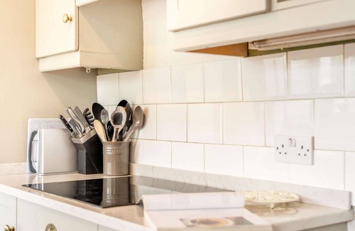 Aston Magna Cottage | Three bedroom pet friendly holiday home in the Cotswolds - Norman Chapel