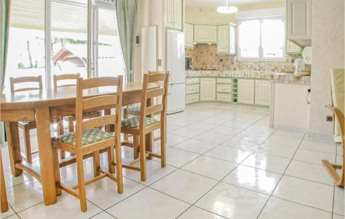 La Tranche-sur-Mer House | Three-Bedroom Holiday Home In La Tranche Sur Mer