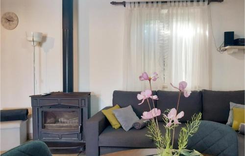 Praznica House | Three-Bedroom Holiday Home With Sea View In Praznica