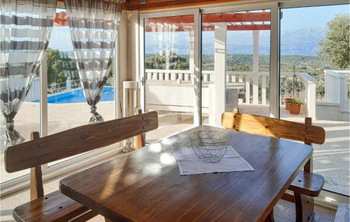 Praznica House | Three-Bedroom Holiday Home With Sea View In Praznica