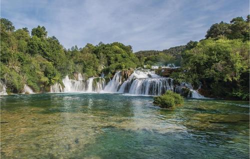 Lozovac House | Three-Bedroom Holiday Home In Lozovac