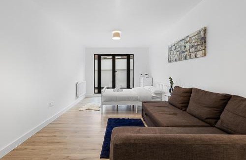 Tooting Apartment | Three Bedroom In Heart Of Central London MR4