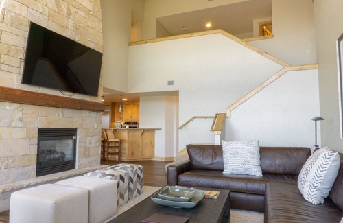 Park City House | Three Bedroom Penthouse at the base of Canyons by RedAwning - Save 20% on 7+ Nights!