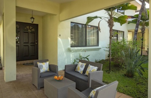 Coco House | Three Bedroom Sunny Townhome