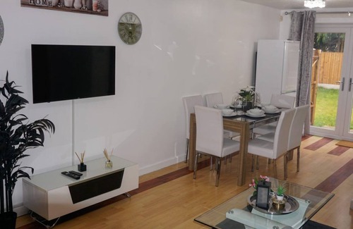 Wigan House | Three-bedroom semi-detached house in Wigan for contractors and individuals