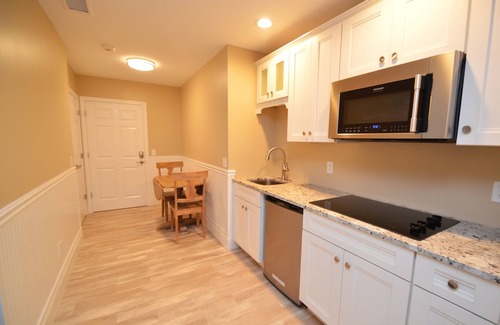 Oaks Corners Bed & Breakfast | Three Bedroom South Condo at our Lakefront Paradise. Pool, Hot Tub, Kayaks and more. (Sleeps 6 Adults)