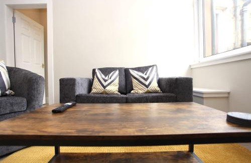 North West Apartment | Three Bedroom Upper Flat in Jordanhill