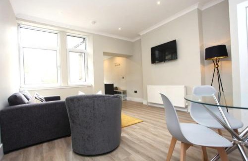 North West Apartment | Three Bedroom Upper Flat in Jordanhill