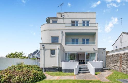 Middleton-on-Sea House | Three Decks