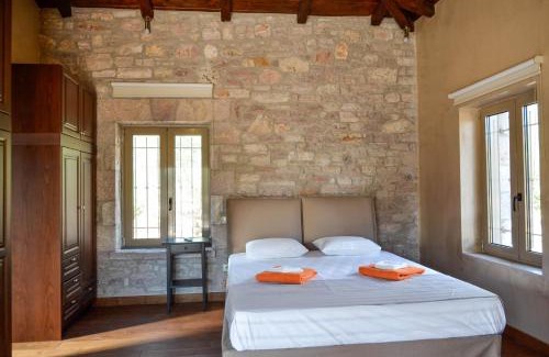 Arfara House | Three houses